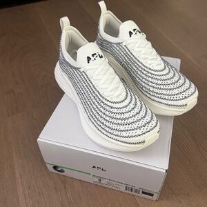 NWT APL Zipline ivory/navy/pixel size 8 women’s